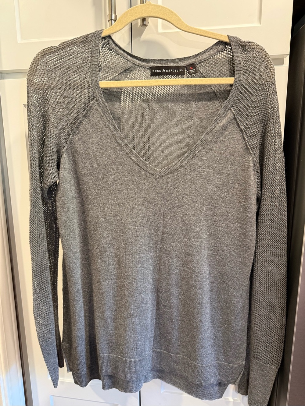Rock & Republic Gray V-Neck Knit Pullover Sparkly Size Medium